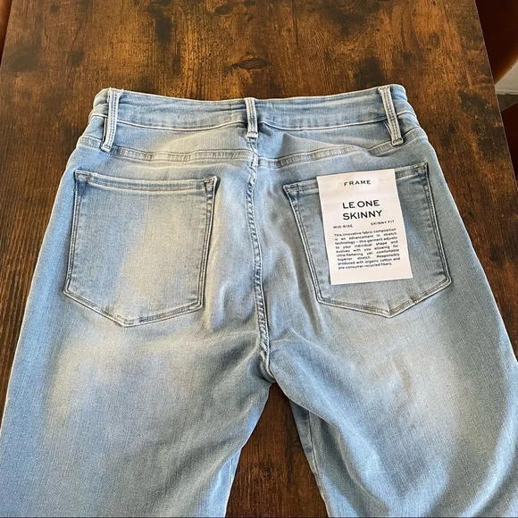 FRAME
Le One faded mid-rise skinny jeans - Picture 14 of 14
